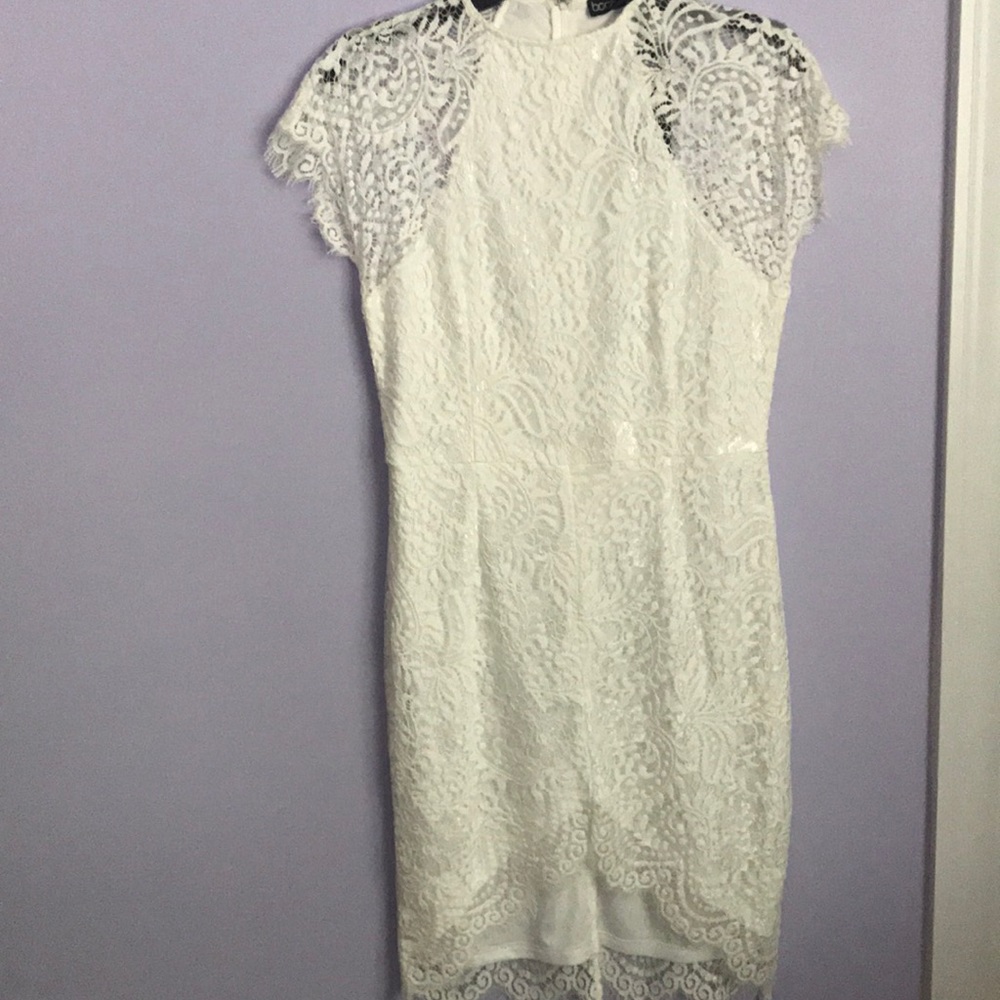 Lace mini/midi dress